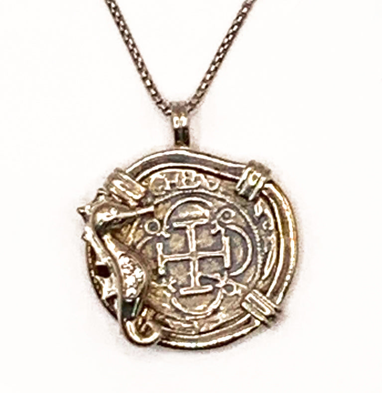 ATOCHA COIN PENDANT WITH SEAHORSE