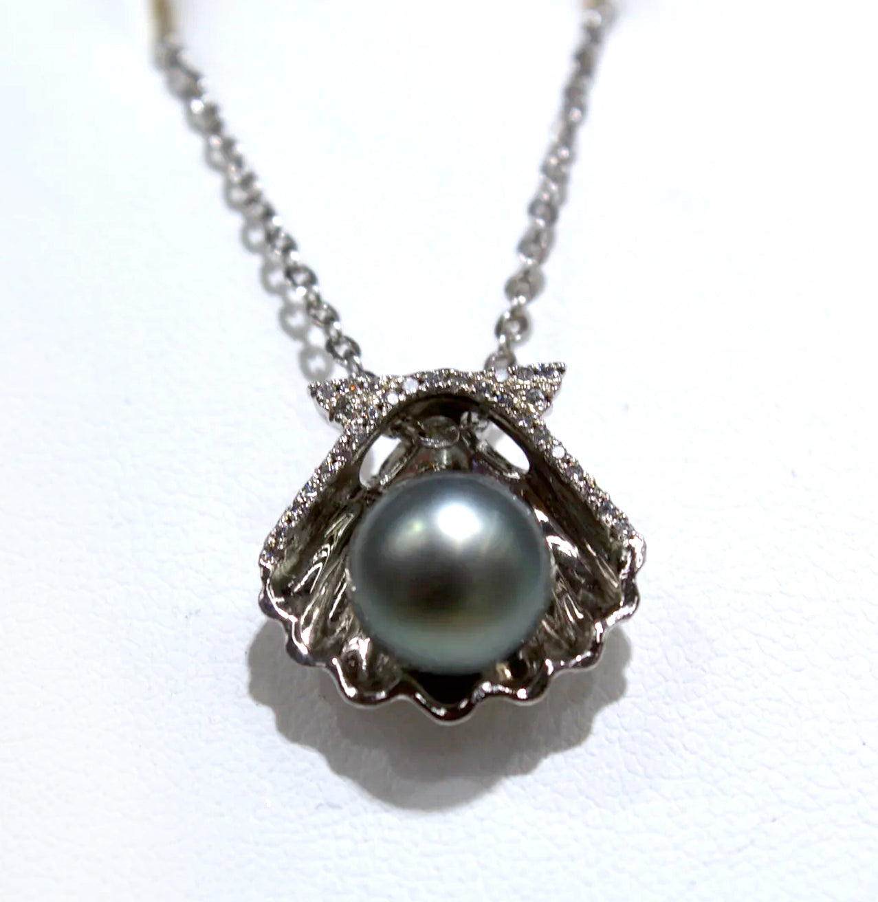 GORGEOUS TOPAZ PEARL INSIDE SEASHELL