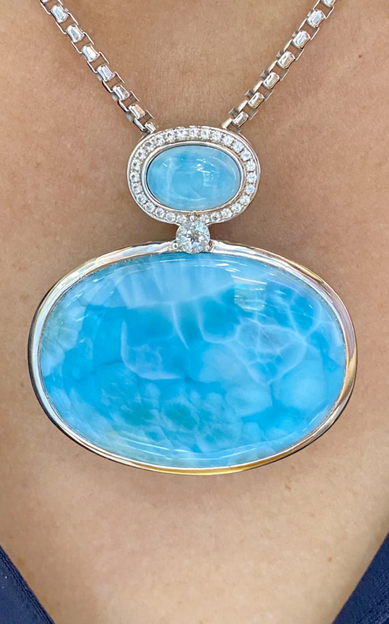 GRAND OVAL BLUE LARIMAR STONE NECKLACE
