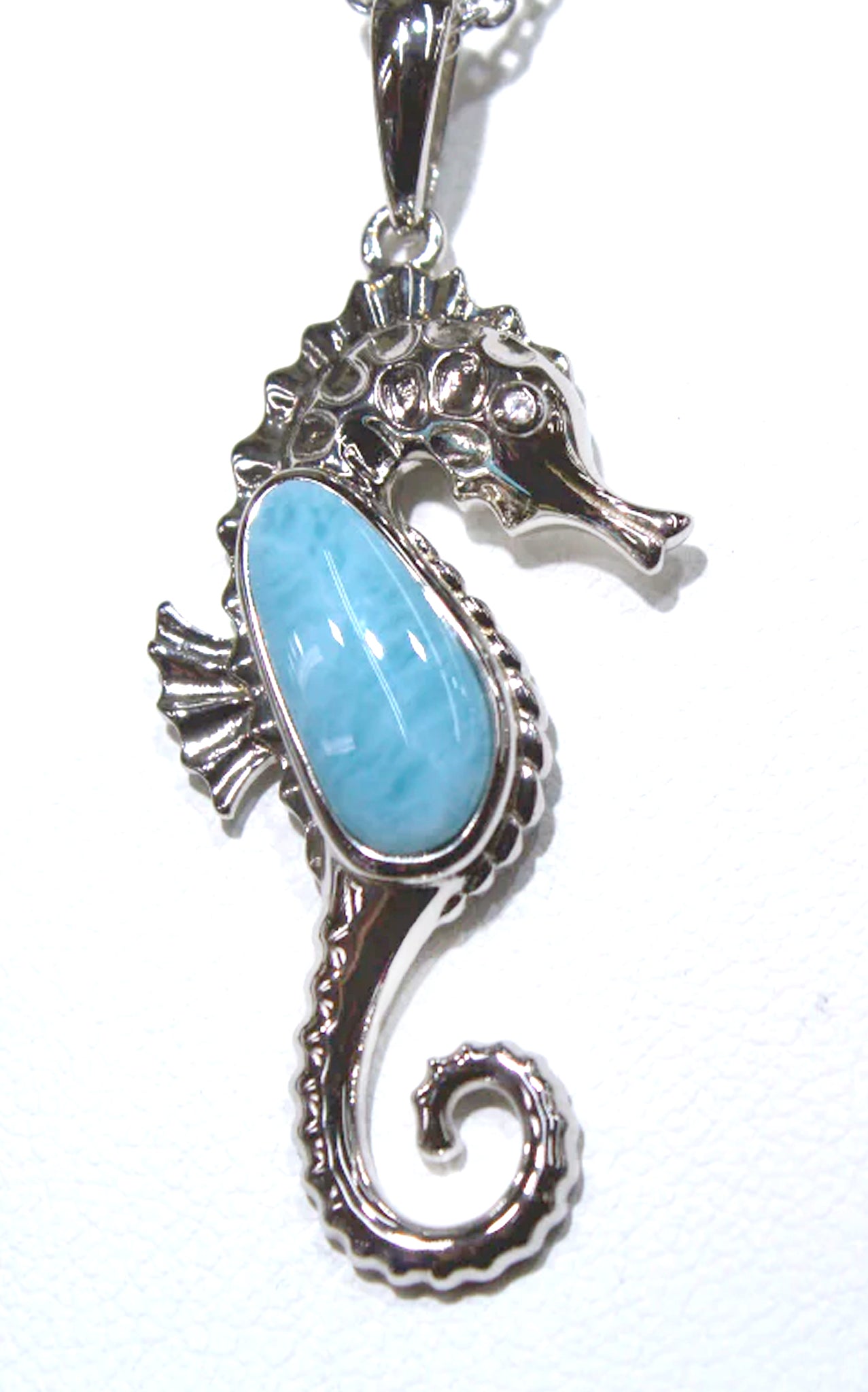 OCEANIC ELEGANCE: STERLING SILVER SEAHORSE PENDANT WITH CAPTIVATING BLUE LARIMAR