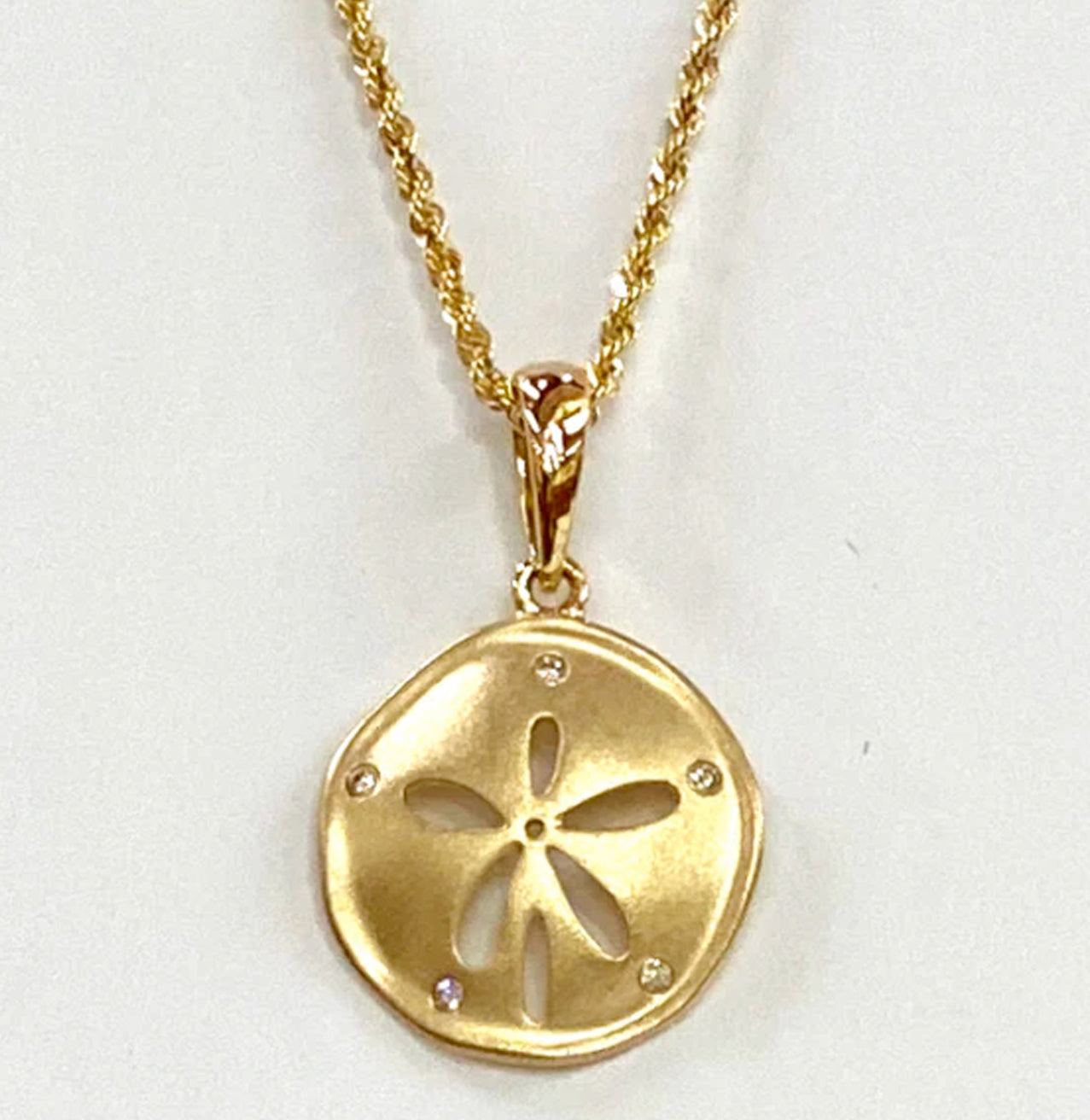 SLEEK 14K GOLD SAND DOLLAR PENDANT