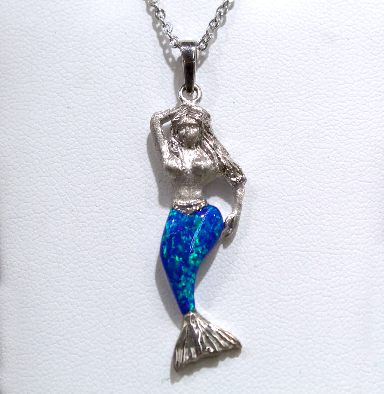 VINTAGE LOOKING MERMAID WITH GORGEOUS BLUE AND GREEN OPAL STONE