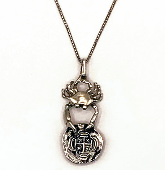 ATOCHA COIN PENDANT WITH CRAB