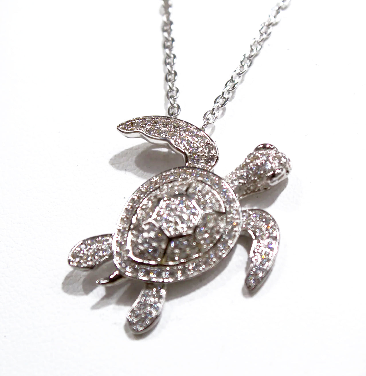 BRIGHT AND SPARKLING TURTLE PENDANT