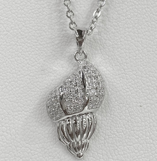 CHARMING AND HIGHLY DETAILED SILVER CONCH SHELL PENDANT NECKLACE