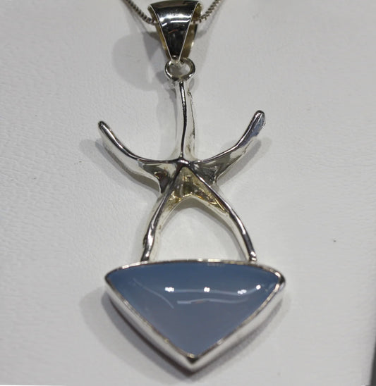 EXQUISITE STERLING SILVER STARFISH PENDANT ON AT EYE BLUE TRIANGLE CRYSTAL